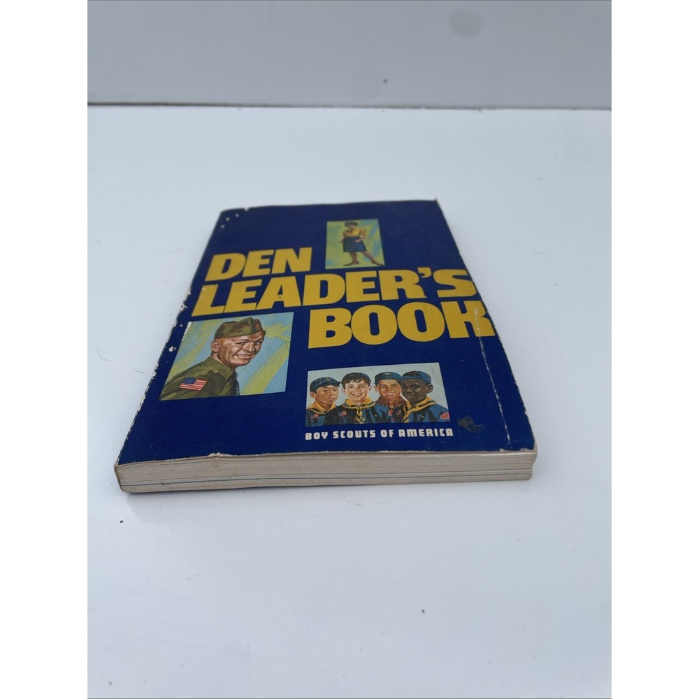 Vintage Book Den Leader's Book Boy Scouts 1980 Paperback Book ******